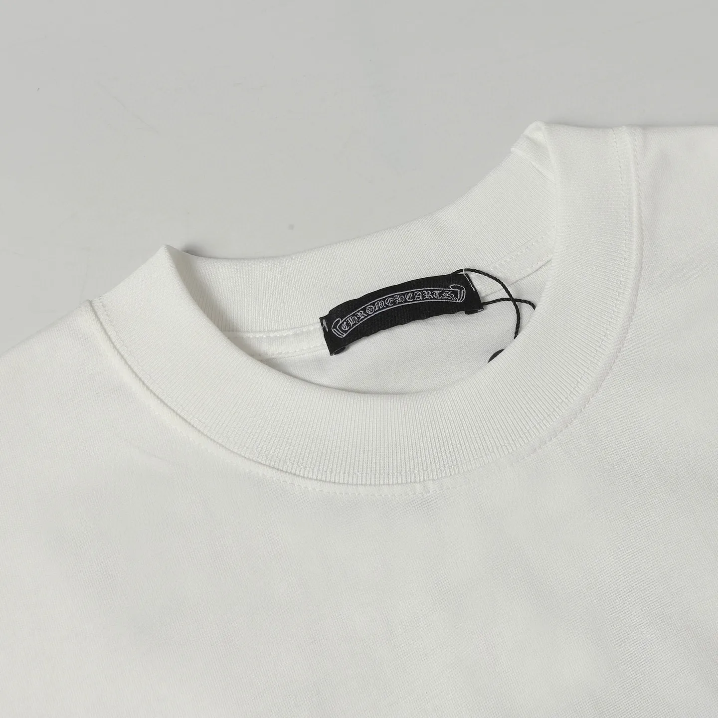🅿️180 Chrome hearte/Chrome heart ch 25ss early spring new Sanskrit foam short-sleeved T-shirt. A must-have item for daily commuting for men and women in light luxury. The correct version is welcome to compare. Detailed features: ·280 grams of 100% pure cotton double yarn jersey fabric. ·Custom-dyed special thickening in the same vat. 32 pieces of double-strand 1x1 thread. Size: XS-L